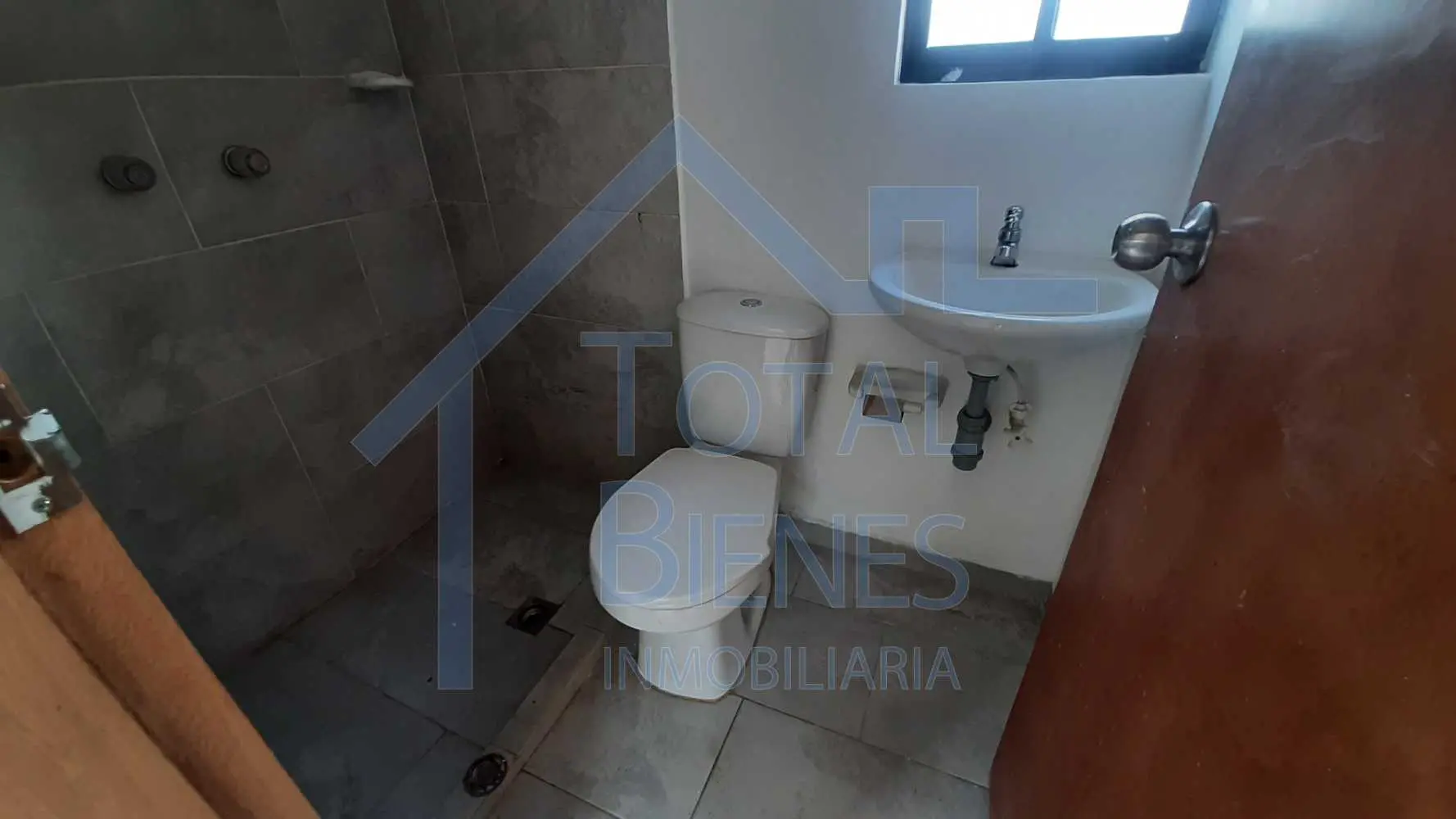 Foto 16 de 19 — Casa en Manrique las Esmeraldas, Medellín