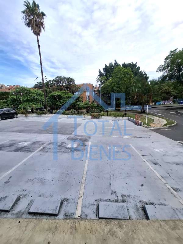 Foto 4 de 14 — Local en Los Colores, Medellín