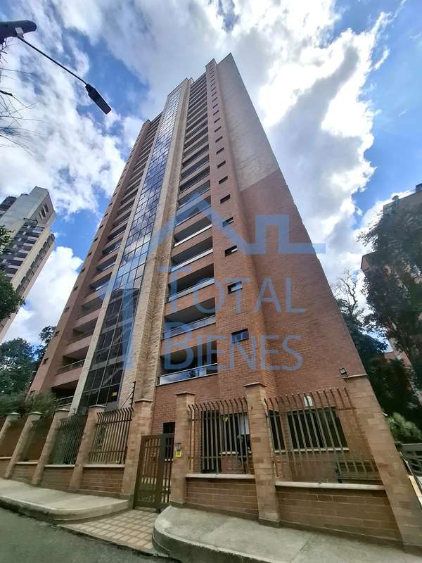 Apartamento en Arriendo en Altos del Campestre, Medellín